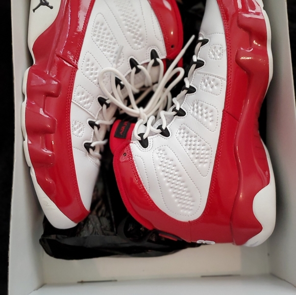 Sneakers - Picture 3 of 5